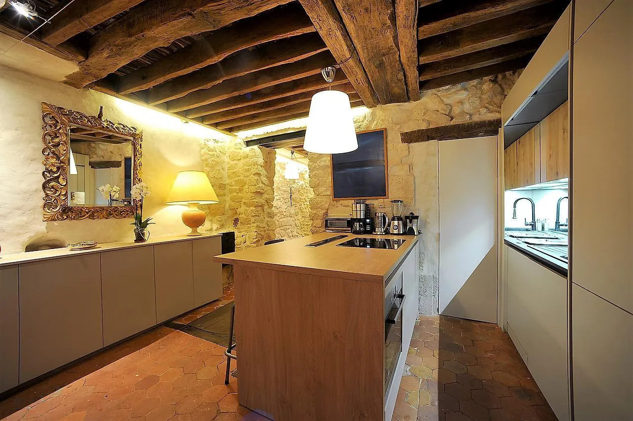 Apartment Beautiful In Historical Marais Paris