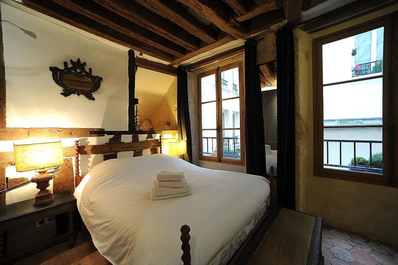 Beautiful In Historical Marais Apartment *