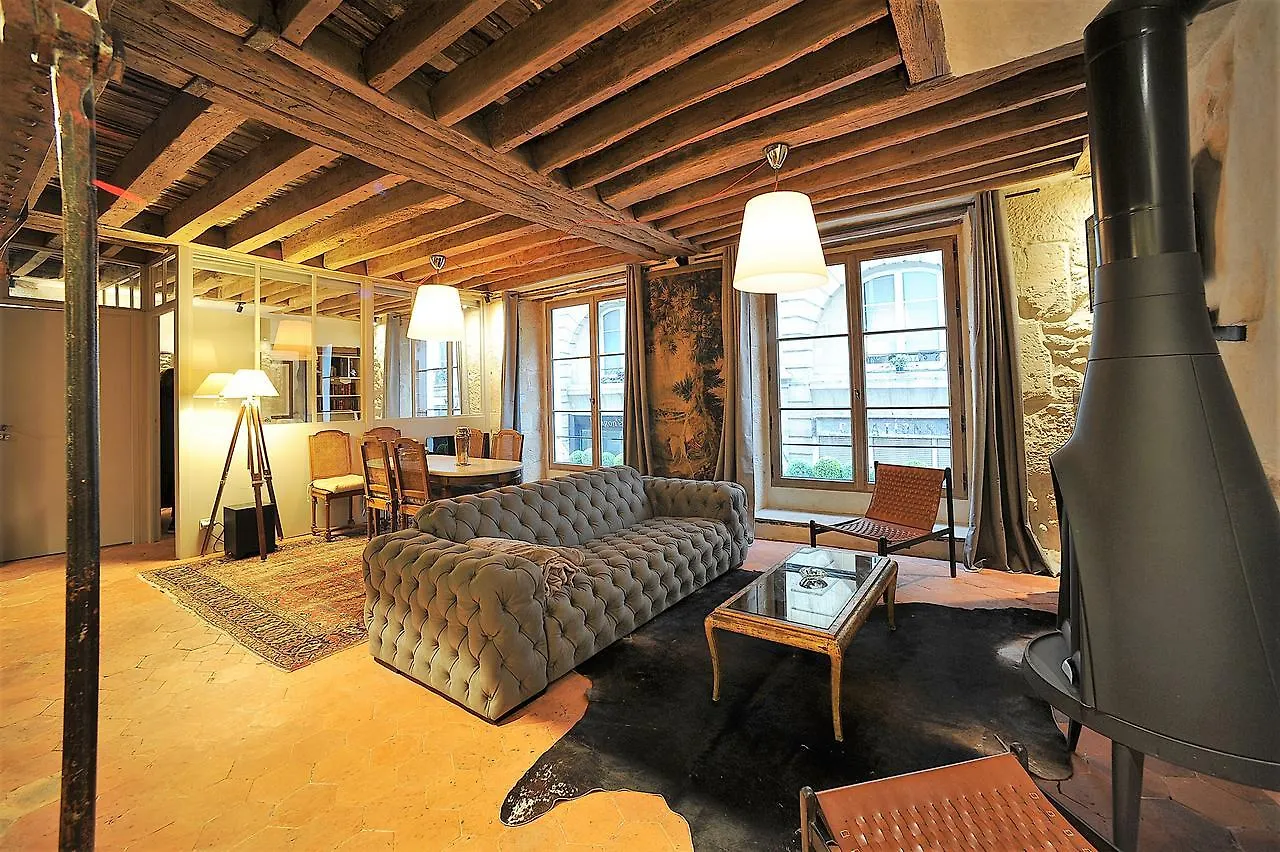 Apartment Beautiful In Historical Marais Paris