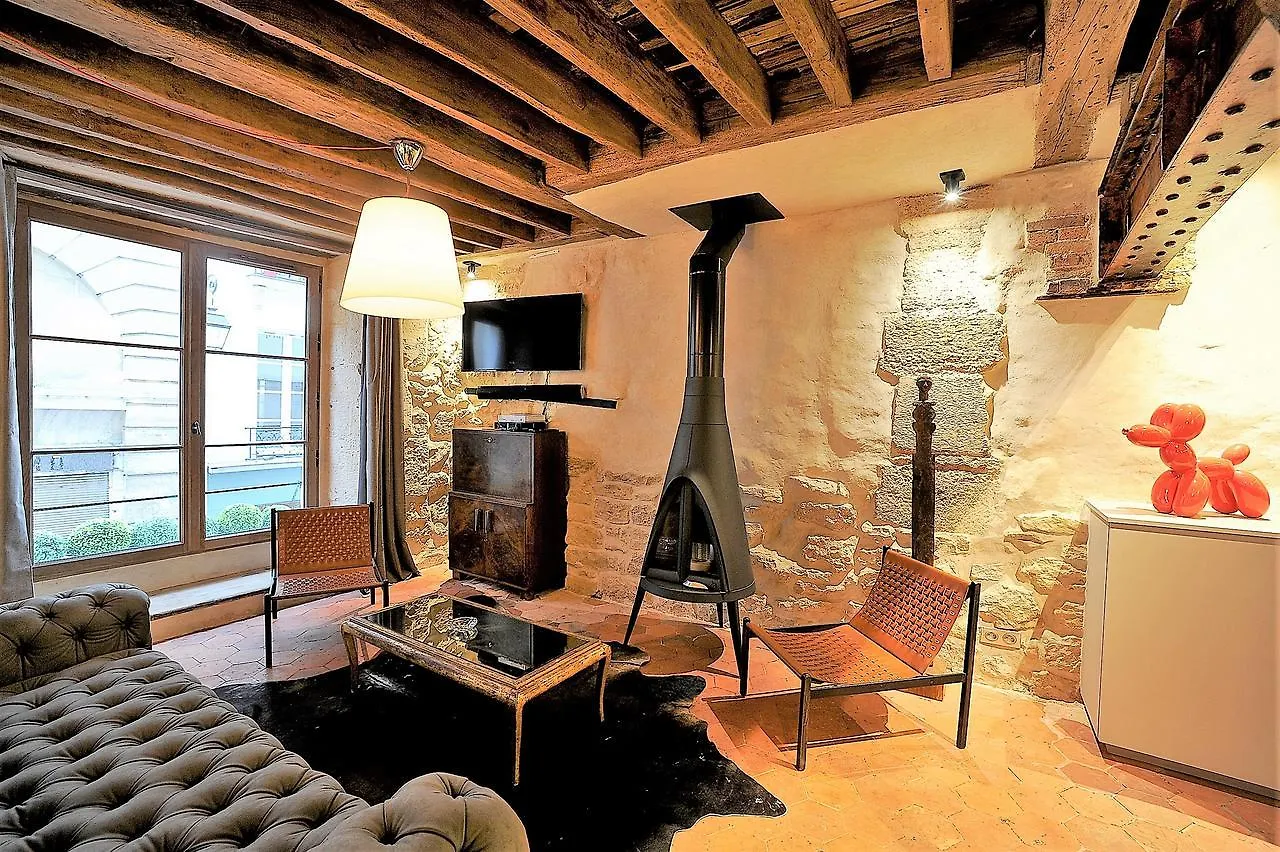 Beautiful In Historical Marais Apartment *